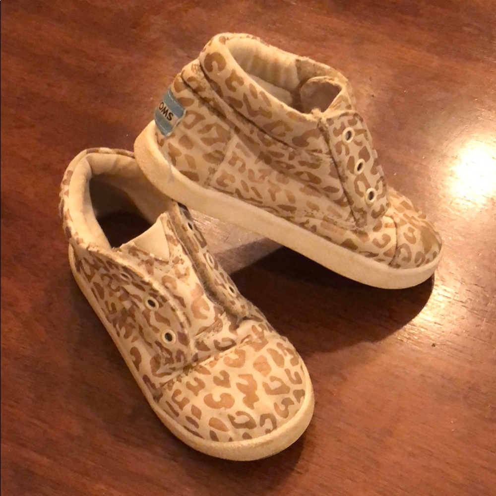 Toms toddler girl size 8